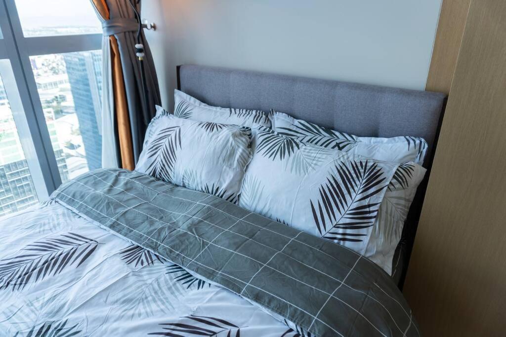 A2J Luxury 2Br Bgc Uptown Suite Near Uptown Mall Manila Eksteriør bilde